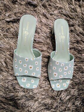 Chinese Laundry Lana Slide Sandals Green Daisy 7.5M NEW Cottagecore